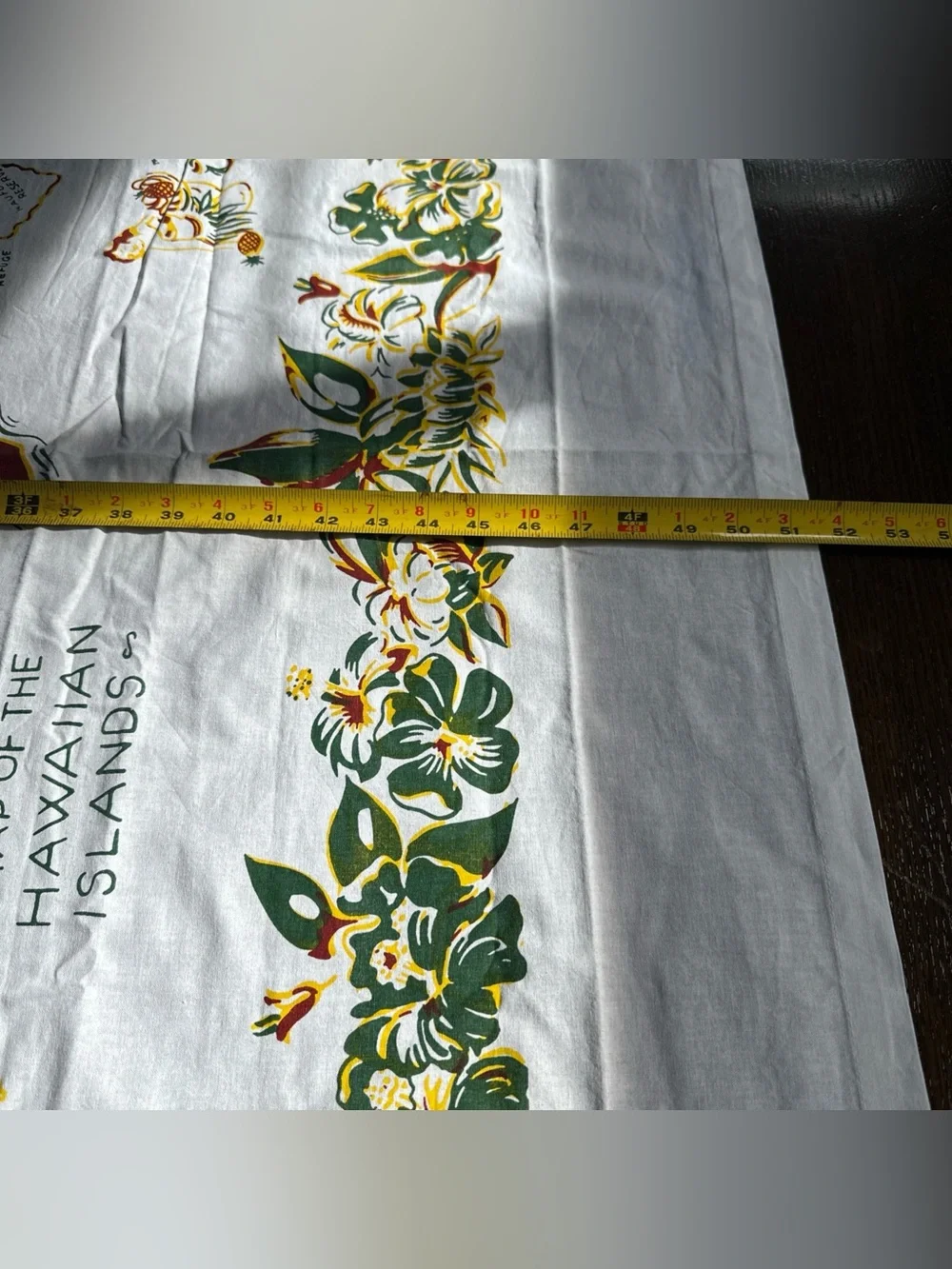 Red & White Kitchen Co Hawaii Map Tablecloth 52